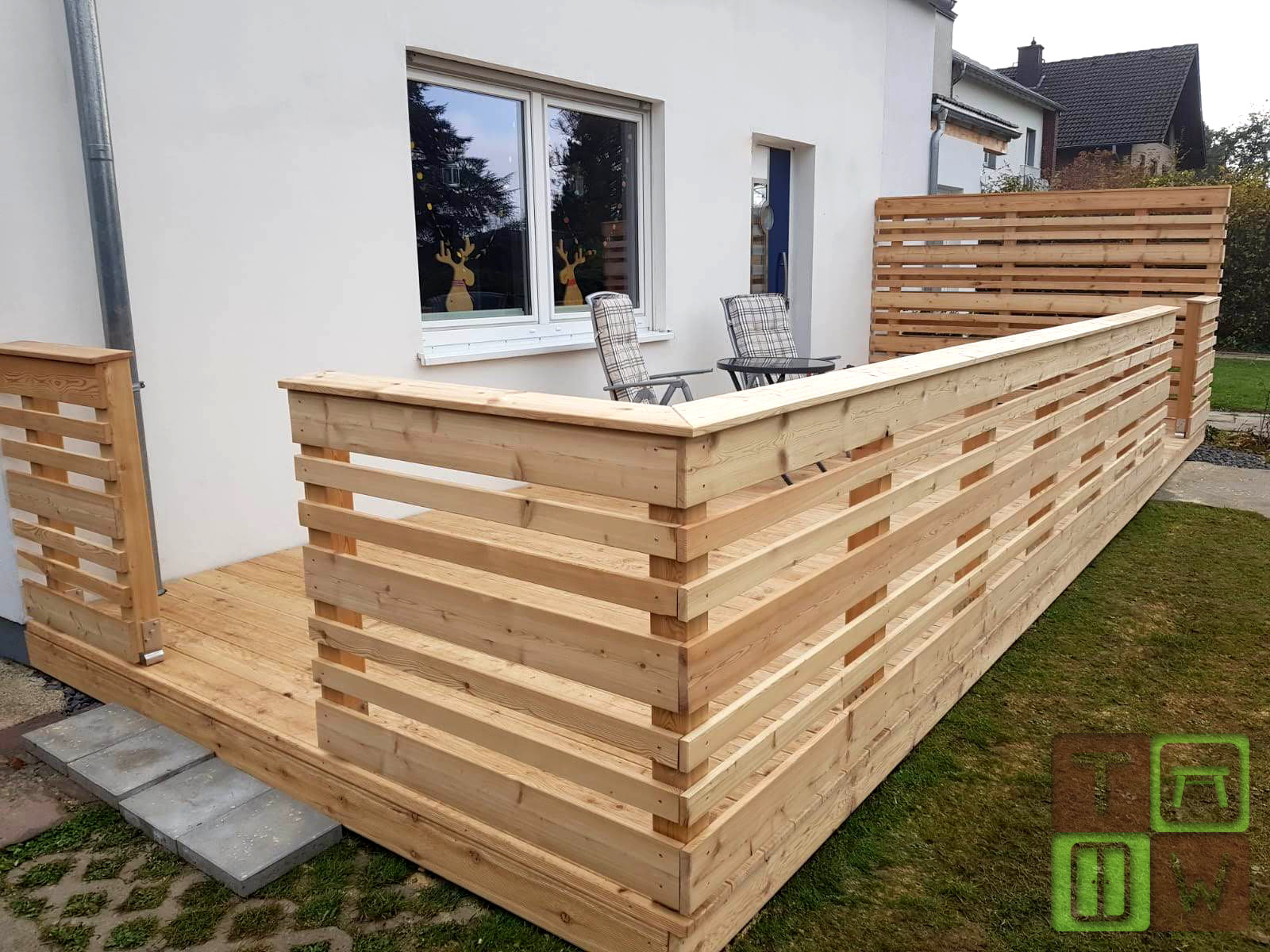 Terrasse inkl. Sichtschutzwand und Geländer aus sibirischer Lärche